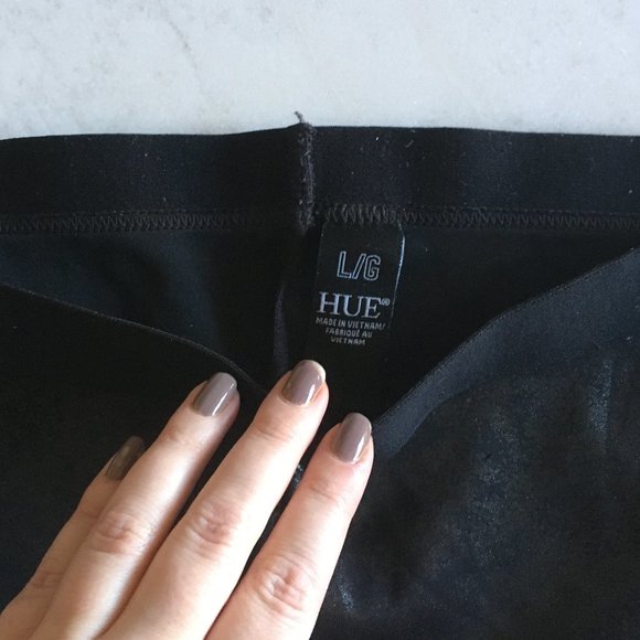 πββ¬ Hue Black Metallic Foil Faux Leather Leggings β L - Picture 2 of 9